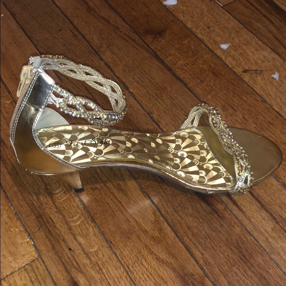 Size 8 1/2 Gold sequence heel
